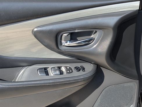 Used 2015 Nissan Murano SV AWD/4WD image 16
