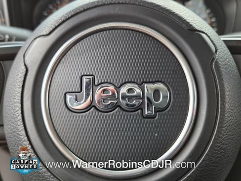 Used 2025 Jeep Gladiator Mojave w/ Convenience Group AWD/4WD image 30