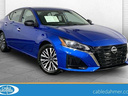 Used 2025 Nissan Altima 2.5 SV FWD image 1