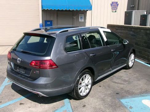 Used 2017 Volkswagen Golf Alltrack AWD/4WD image 2