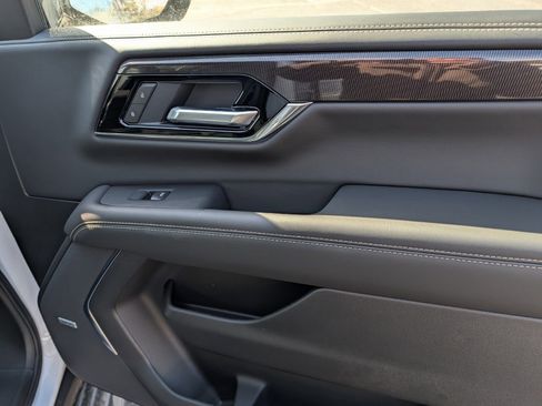 New 2026 GMC Yukon XL Elevation AWD/4WD image 32