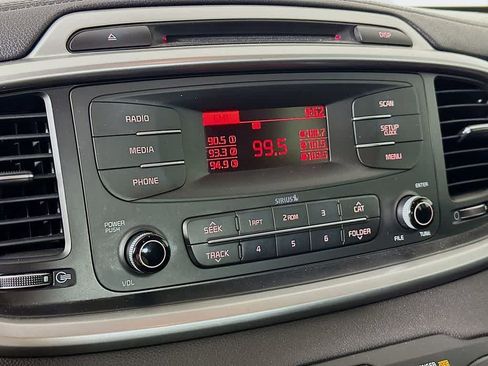 Used 2016 Kia Sorento L image 17