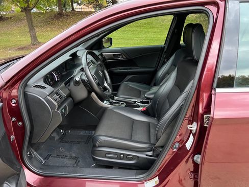 Used 2016 Honda Accord Sport image 16