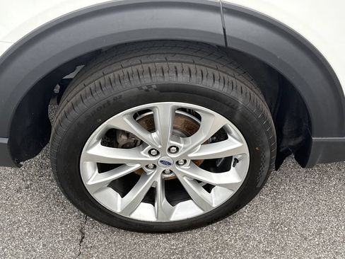 Used 2023 Ford Explorer Platinum w/ Technology Package AWD/4WD image 15
