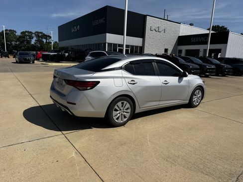 Used 2022 Nissan Sentra S FWD image 13