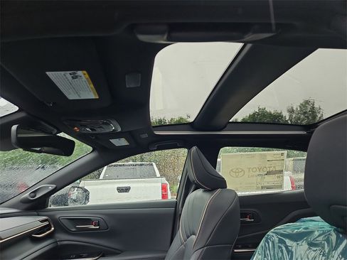 New 2026 Toyota Crown Platinum image 8