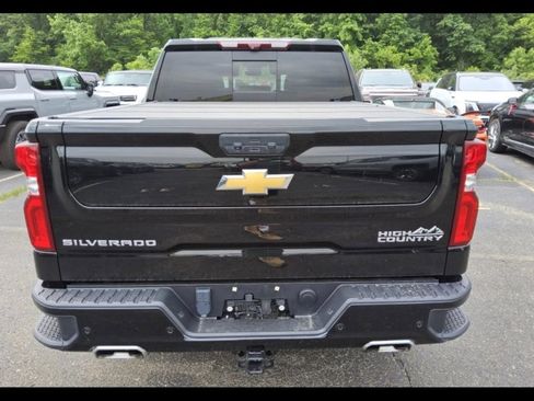 Used 2024 Chevrolet Silverado 1500 High Country w/ High Country Premium Package AWD/4WD image 4