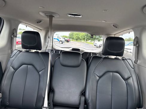 Used 2024 Chrysler Pacifica Touring-L w/ Uconnect Theater Family Group FWD image 26