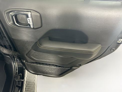 Used 2025 Jeep Wrangler Sahara image 28