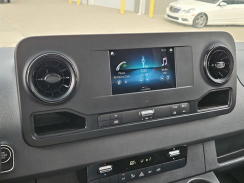 Used 2023 Mercedes-Benz Sprinter 3500 image 23