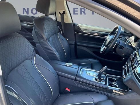 Used 2022 BMW 750i xDrive w/ Executive Package AWD/4WD image 29