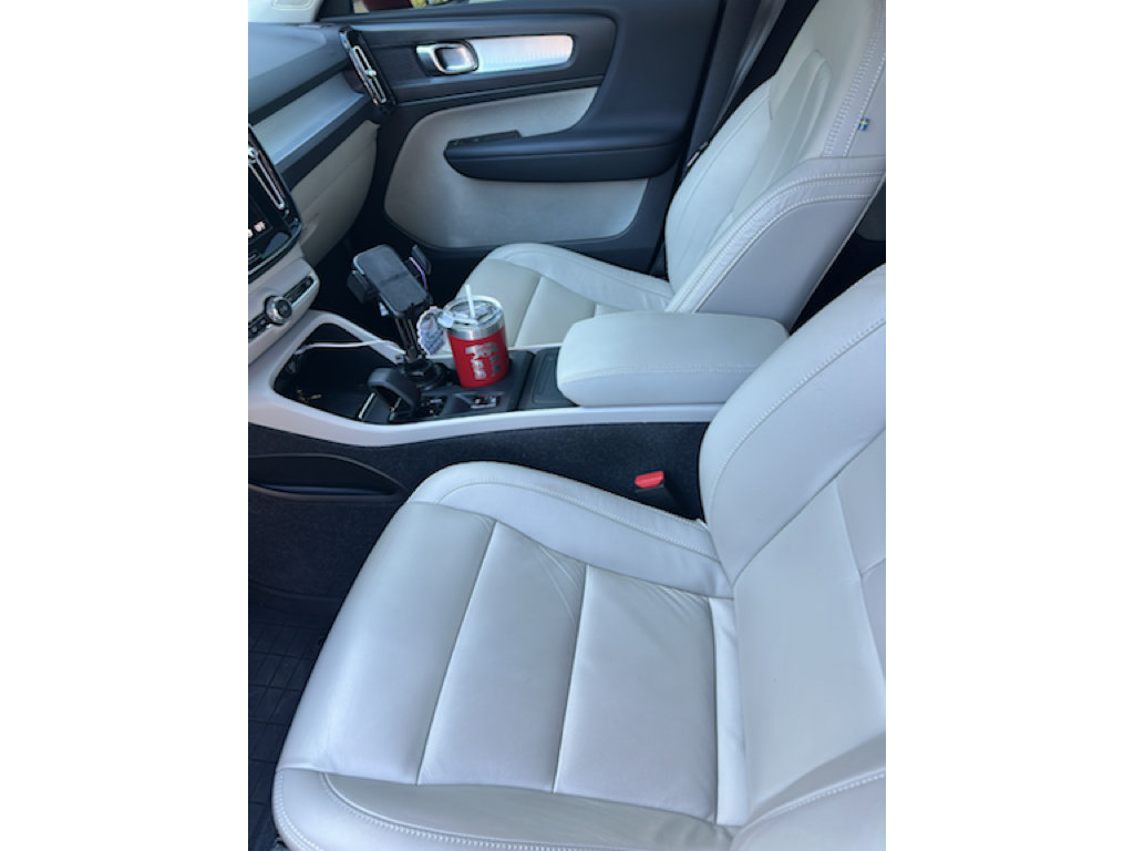 Used 2022 Volvo XC40 T5 Momentum w/ Premium Package AWD/4WD image 9