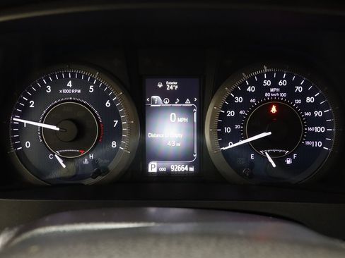 Used 2017 Toyota Sienna XLE image 8