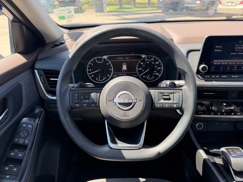 Used 2023 Nissan Rogue SV FWD image 14
