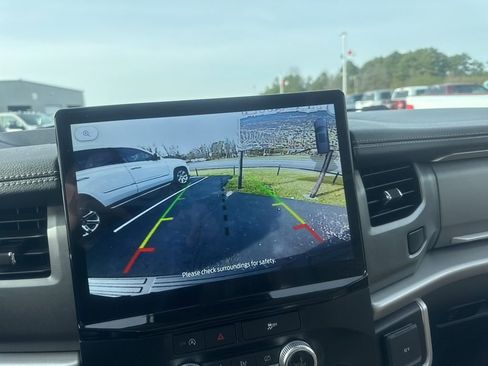 Used 2024 Ford Expedition XLT image 18