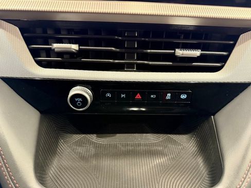 Certified 2025 Ford Explorer Active AWD/4WD image 38