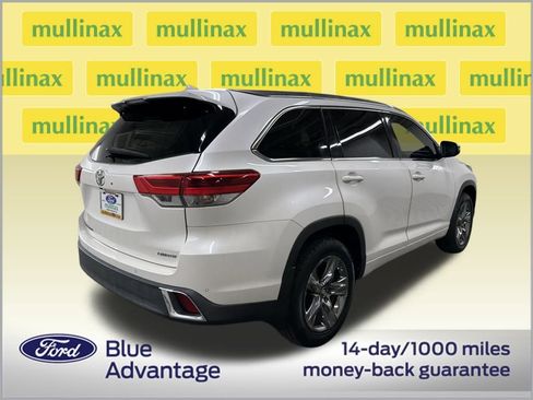 Used 2019 Toyota Highlander Limited Platinum image 3