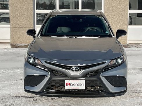 Used 2022 Toyota Camry SE image 2