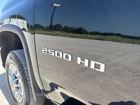 Used 2025 Chevrolet Silverado 2500 LT w/ Convenience Package AWD/4WD image 10