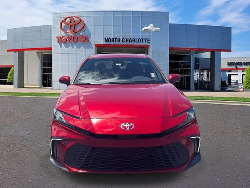 Used 2025 Toyota Camry SE FWD image 3