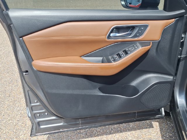 Used 2024 Nissan Rogue Platinum AWD/4WD image 10
