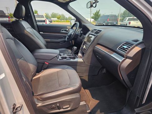 Used 2019 Ford Explorer Limited w/ Class III Trailer Tow Package AWD/4WD image 11