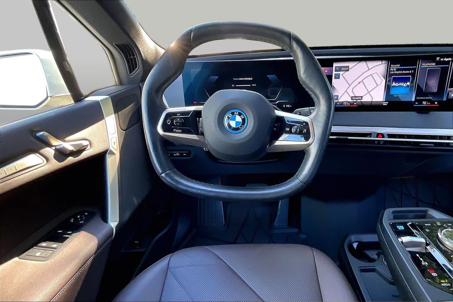 Used 2023 BMW iX xDrive50 w/ Sport Package AWD/4WD image 5