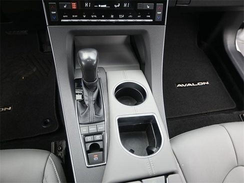 Used 2021 Toyota Avalon XLE image 11