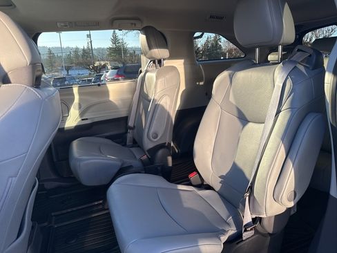 Used 2023 Toyota Sienna XLE image 26
