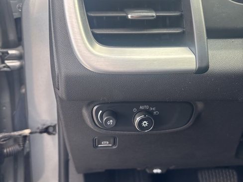 Used 2024 GMC Terrain SLE image 16