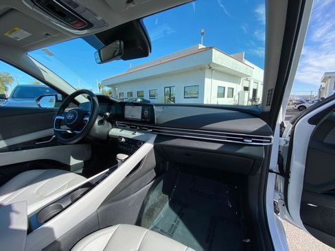 Used 2025 Hyundai Elantra Limited image 38