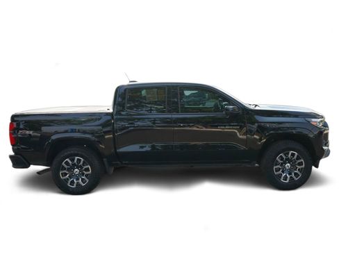 Used 2025 Chevrolet Colorado Z71 w/ Technology Package AWD/4WD image 2