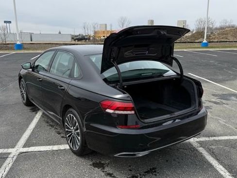 Used 2022 Volkswagen Passat 2.0T image 11