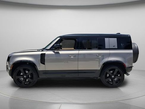 Used 2023 Land Rover Defender 110 V8 AWD/4WD image 3