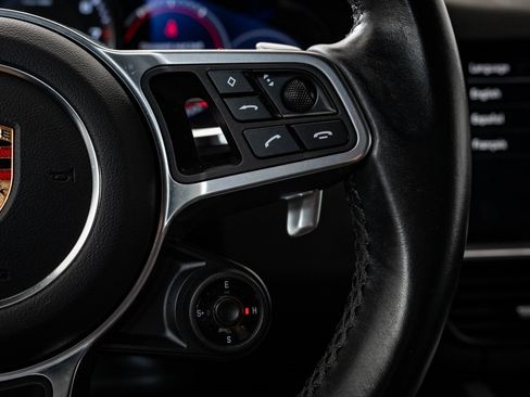 Certified 2022 Porsche Cayenne E-Hybrid w/ Premium Package image 34