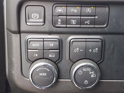 Used 2025 Chevrolet Tahoe LT AWD/4WD image 10