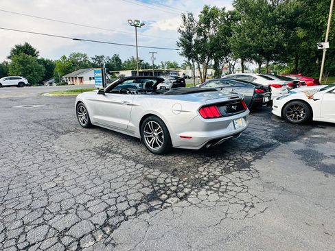 Used 2016 Ford Mustang Premium RWD image 4