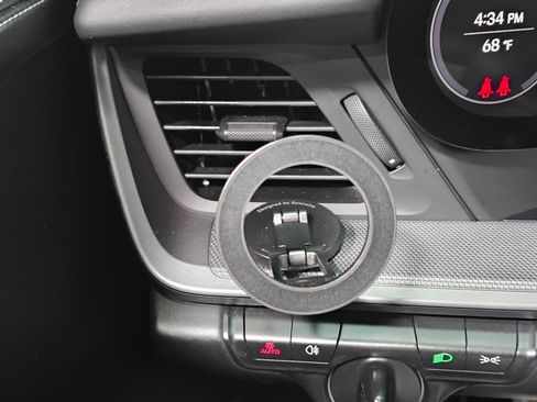 Used 2022 Porsche 911 Carrera 4S w/ Sport Package image 23