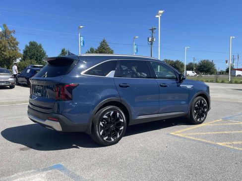 Used 2025 Kia Sorento EX FWD image 6