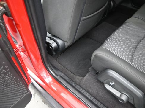 Used 2018 Dodge Journey SE w/ Blacktop Package FWD image 17
