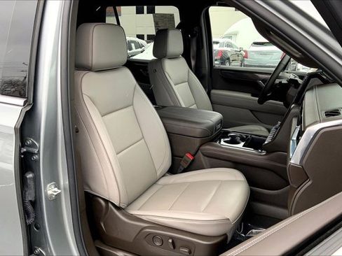 Used 2025 GMC Yukon Elevation image 6