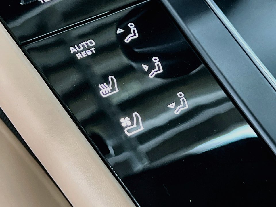 Certified 2026 Porsche Macan AWD/4WD image 23