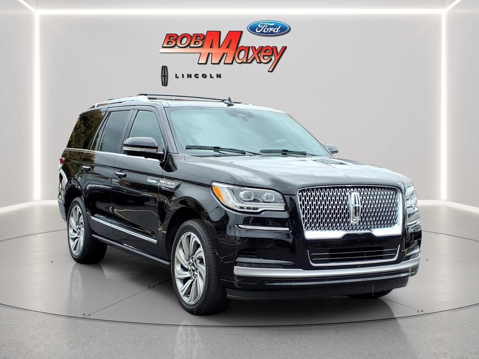 Used 2022 Lincoln Navigator 4WD image 3