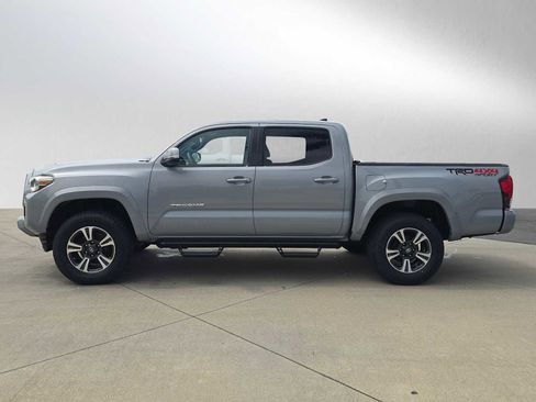 Used 2018 Toyota Tacoma TRD Sport w/ Technology Package AWD/4WD image 6