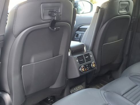 Used 2025 Land Rover Discovery Dynamic SE AWD/4WD image 18