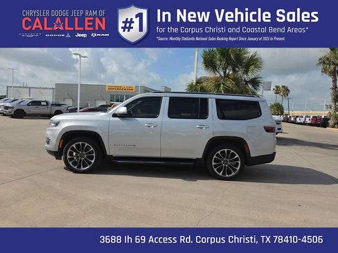 Used 2022 Jeep Wagoneer Series III w/ Flexible Seating Group AWD/4WD image 11