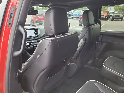 New 2026 Chrysler Pacifica Limited w/ S Appearance Package FWD image 22