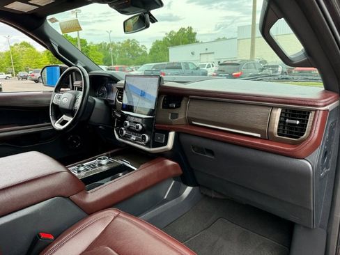 Used 2024 Ford Expedition Limited AWD/4WD image 25