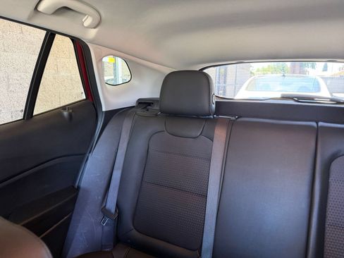 Used 2025 Chevrolet Trax LT FWD image 38