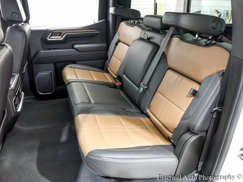 Used 2024 Chevrolet Silverado 1500 High Country w/ High Country Premium Package AWD/4WD image 13